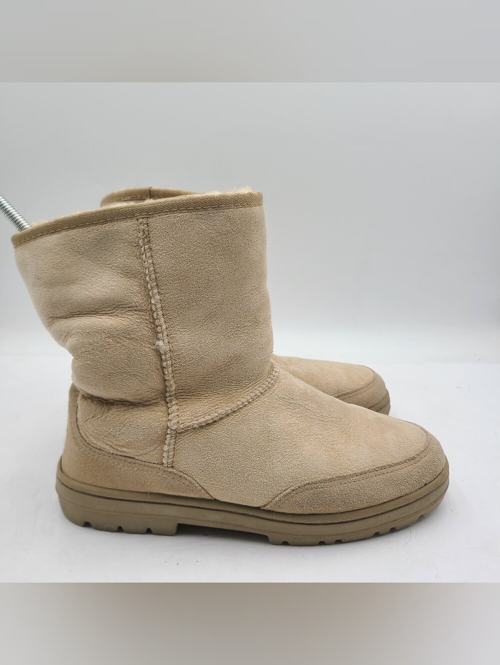 B49 UGG Australia Womens Classic Short Suede Sheepskin Boots Sand Tan Size 10
